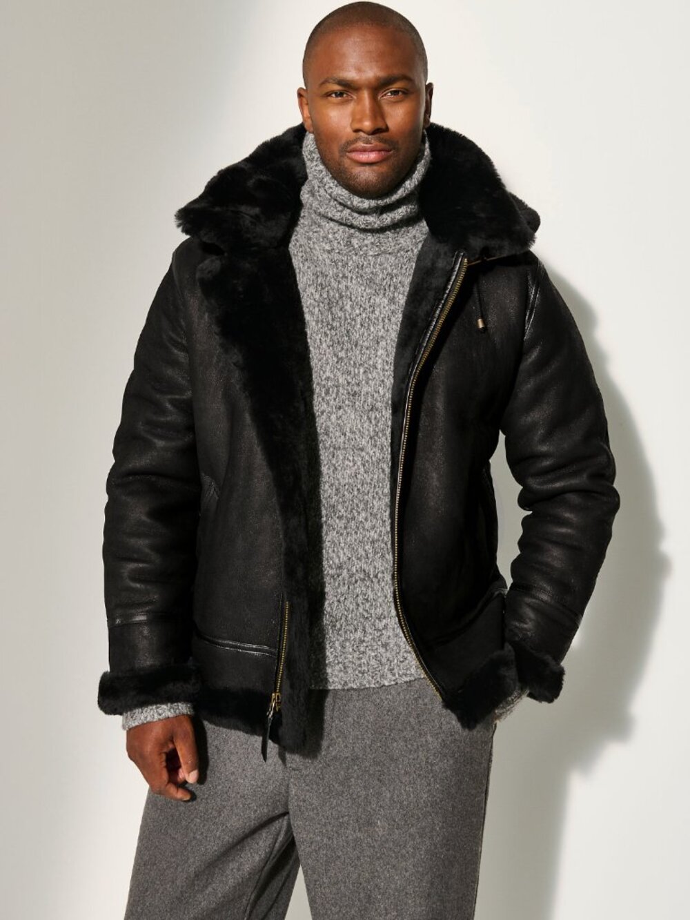 NWOT Overland Mens Classic Sheepskin B-3 Bomber Jacket in Black Large